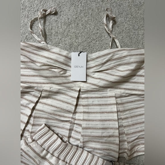 Greylin Two piece set- size L - Picture 5 of 8